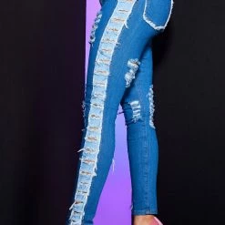 Wholesale ✔️ WOMENS 👖 JEANS HEAVY DISTRESSED SKINNY JEAN-MEDIUM WASH ✔️ 12 WOMENS JEANS HEAVY DISTRESSED SKINNY JEAN-MEDIUM WASH