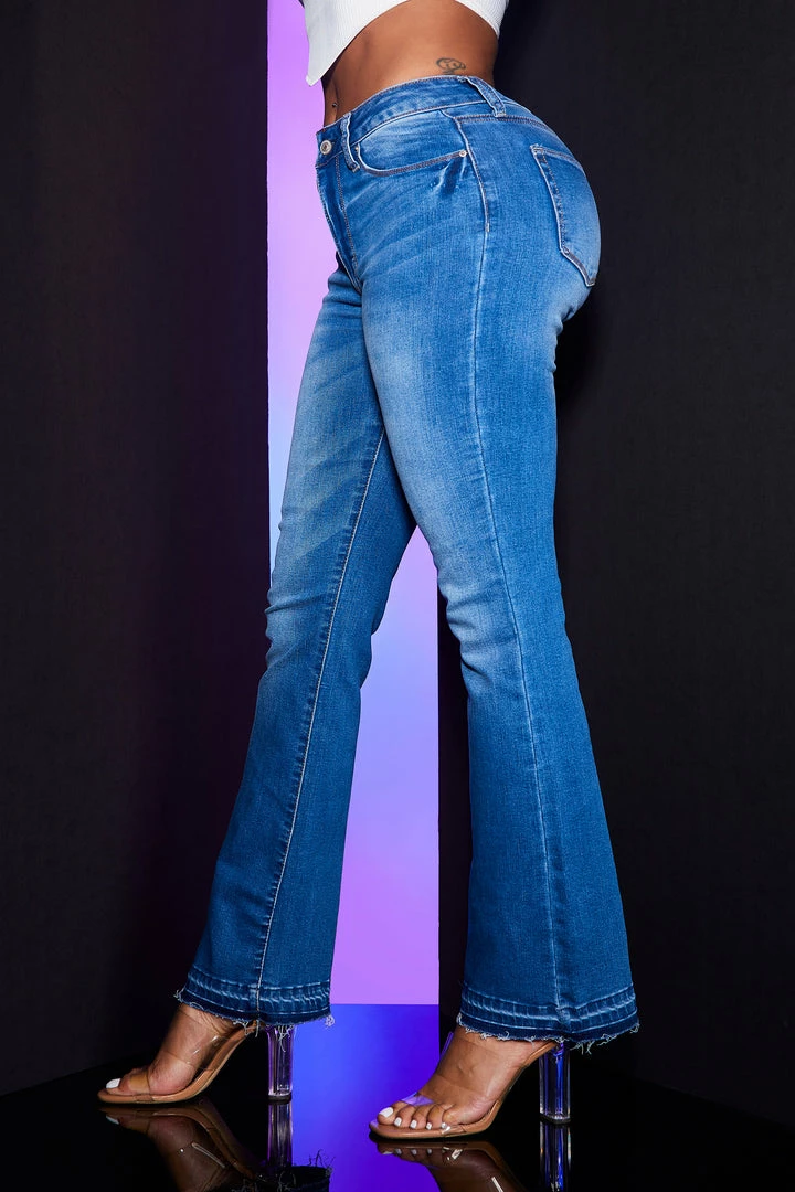 Hot Sale ⌛ WOMENS 👖 JEANS Best Seller RAW HEM FLARE JEAN-MEDIUM WASH 🎉 6 WOMENS JEANS Best Seller RAW HEM FLARE JEAN-MEDIUM WASH
