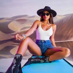 WOMENS SHORTS MAISIE STUDDED SHORT-MED. WASH Best Seller